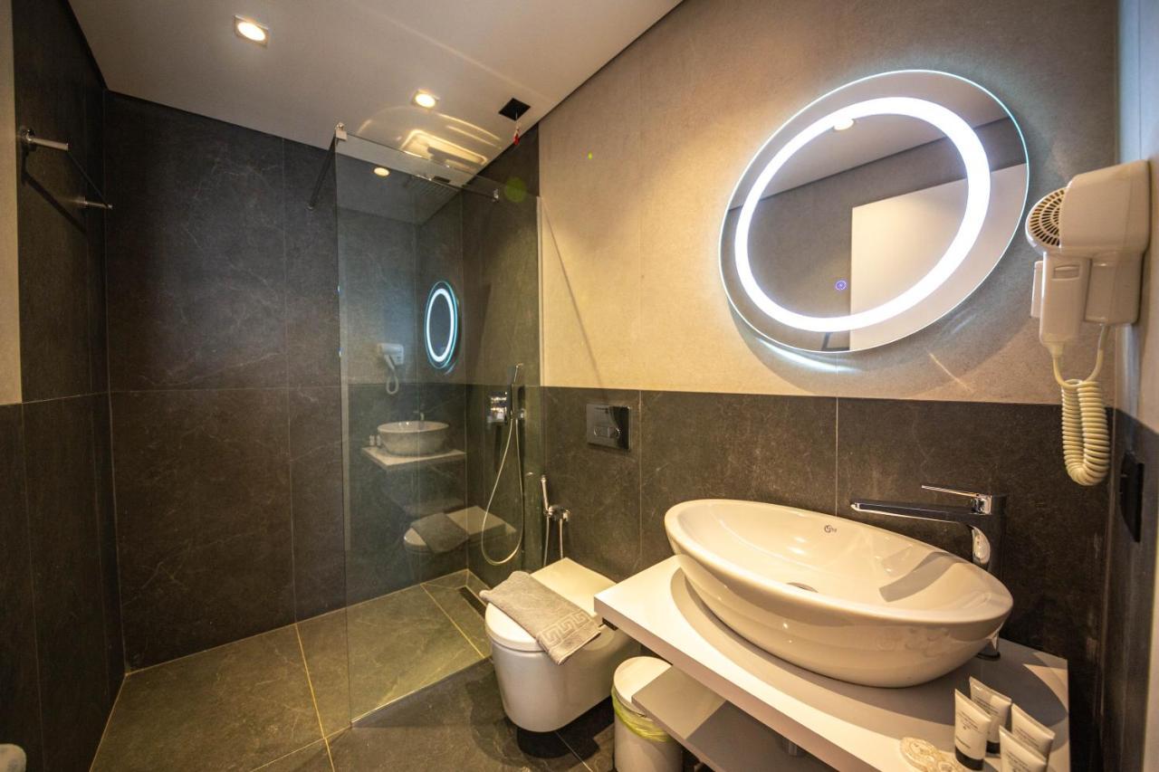 Hotel Portanova Sarandë Esterno foto