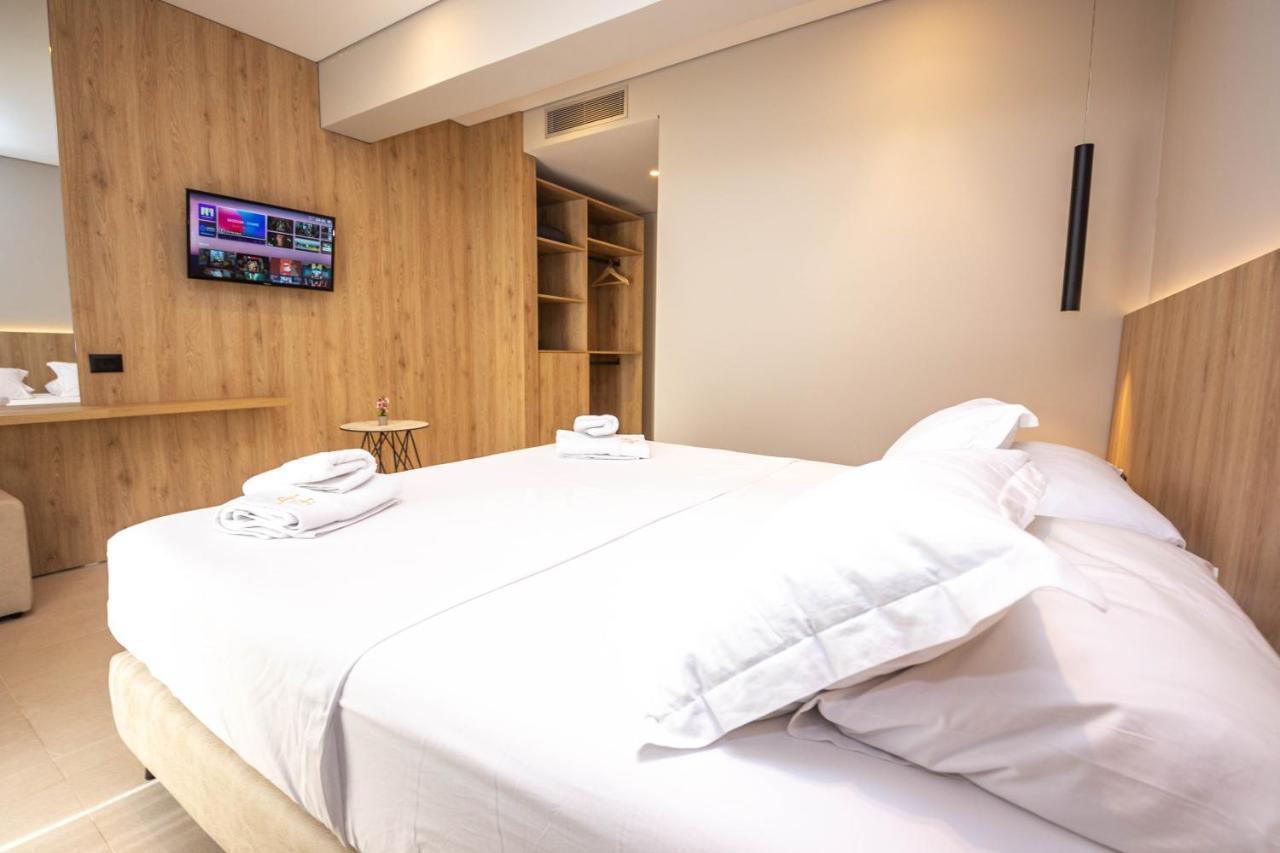 Hotel Portanova Sarandë Esterno foto