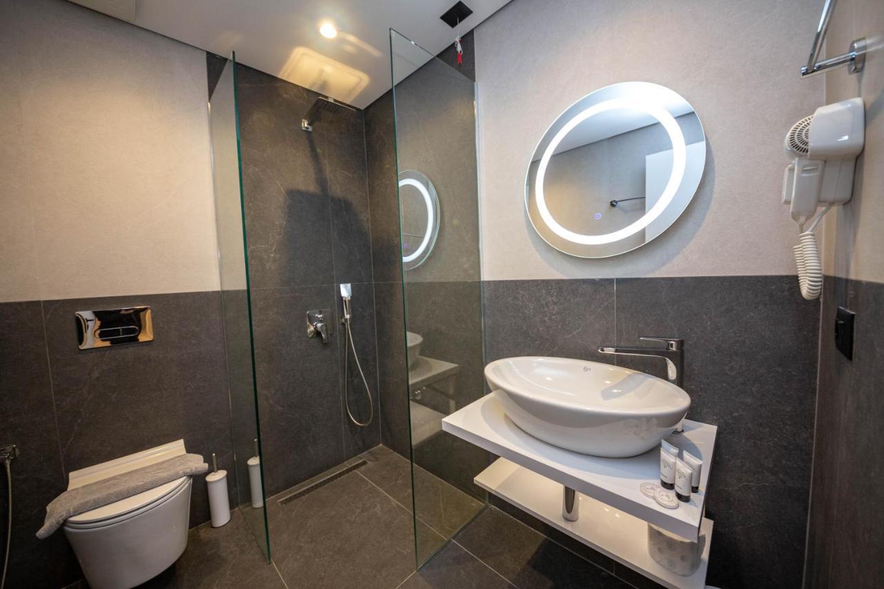 Hotel Portanova Sarandë Esterno foto