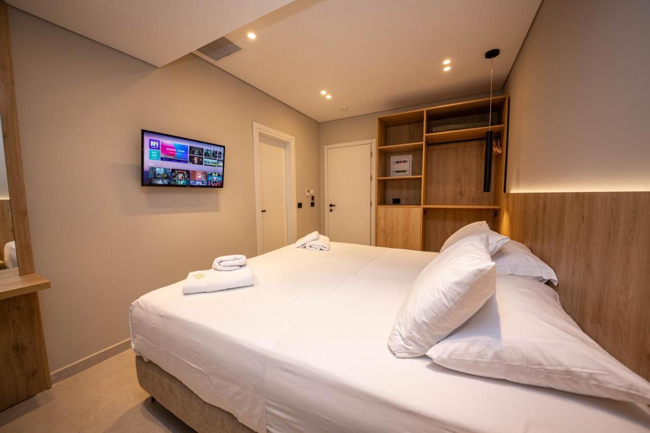 Hotel Portanova Sarandë Esterno foto
