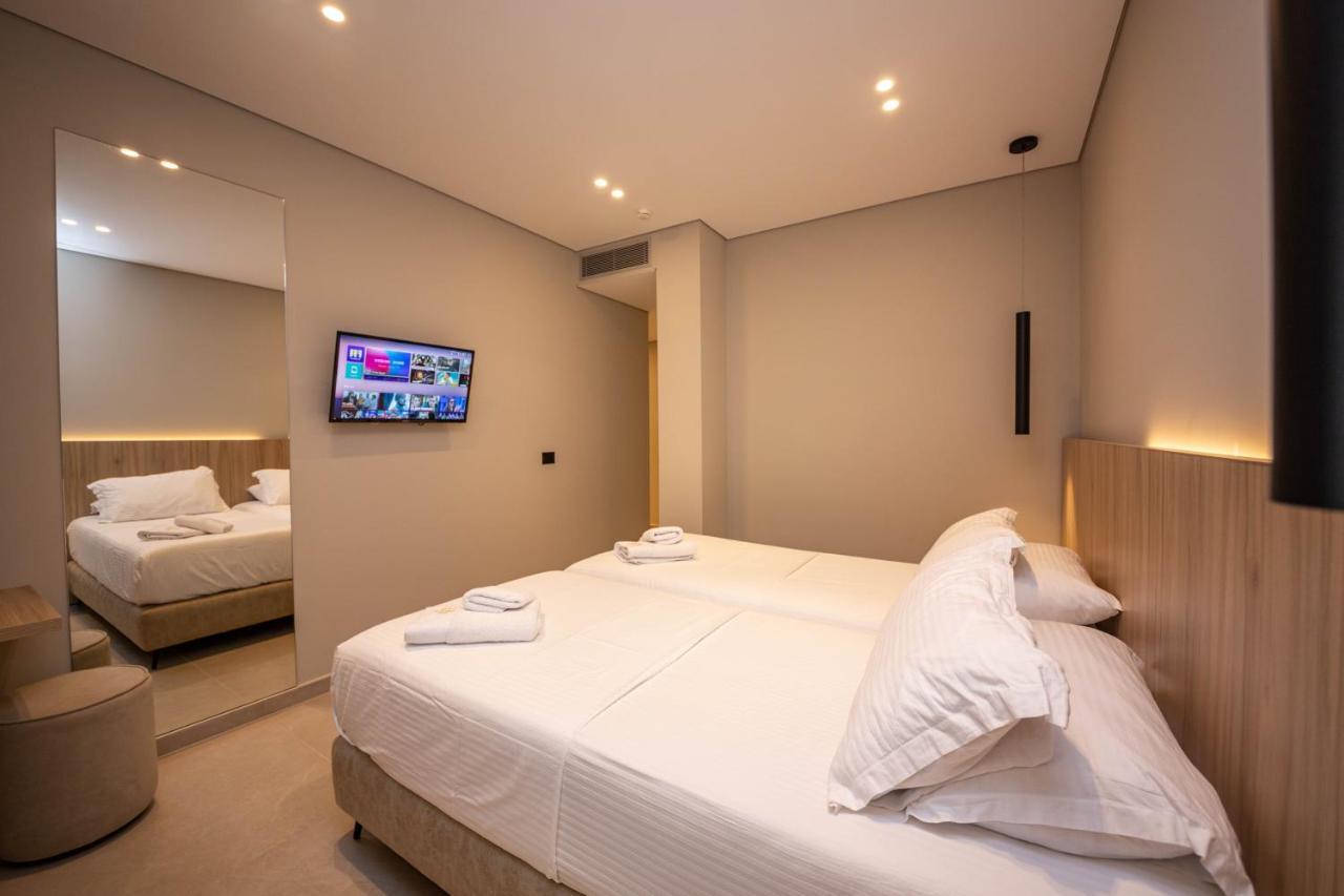 Hotel Portanova Sarandë Esterno foto