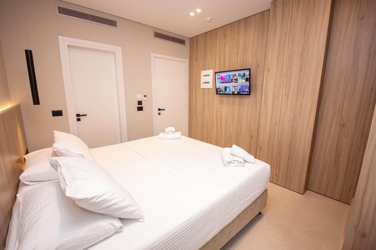 Hotel Portanova Sarandë Esterno foto