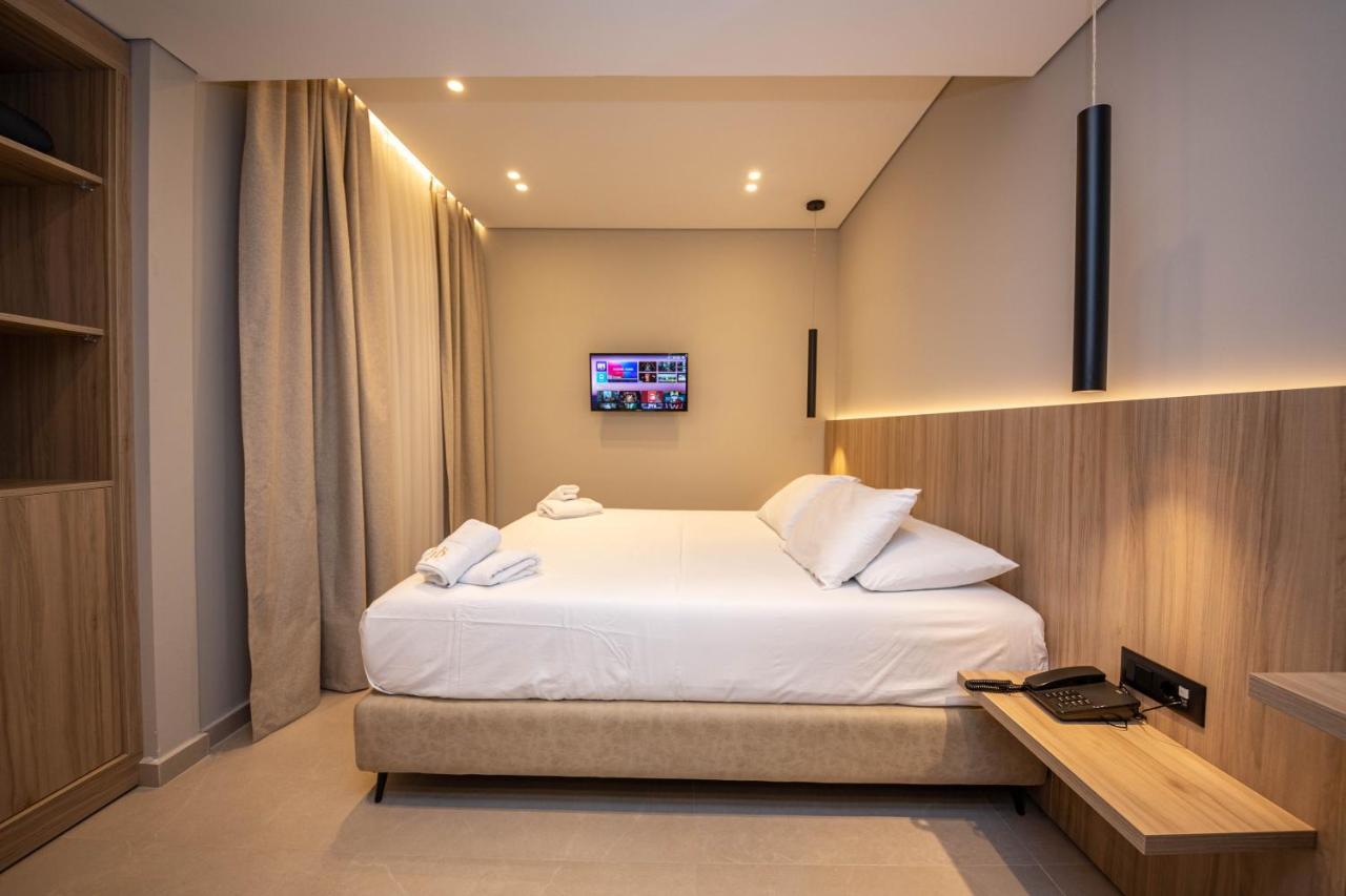 Hotel Portanova Sarandë Esterno foto